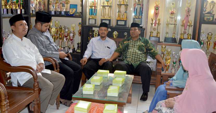 Kunjungan Ustadz H. Ismail Abdullah Budi Prasetyo, S.Ag Ketua PP-IKPM Gontor ke MA Matholi’ul Huda Troso